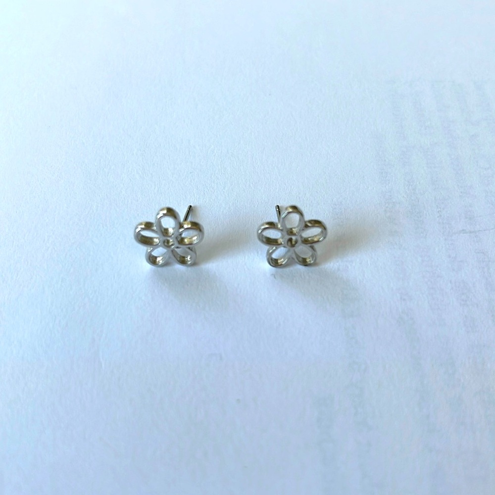 Kate Spade Silver Daisy Earrings